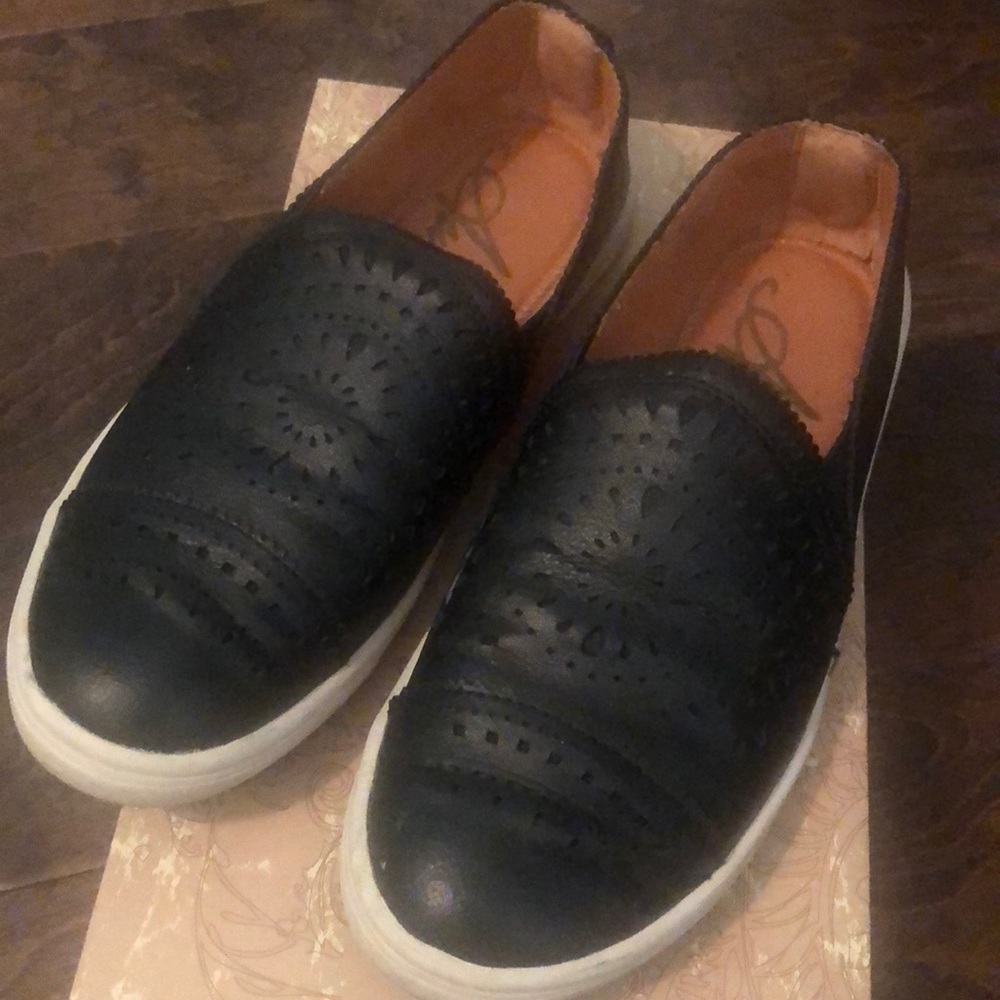 American Rag black shoes! Used very comfortable!